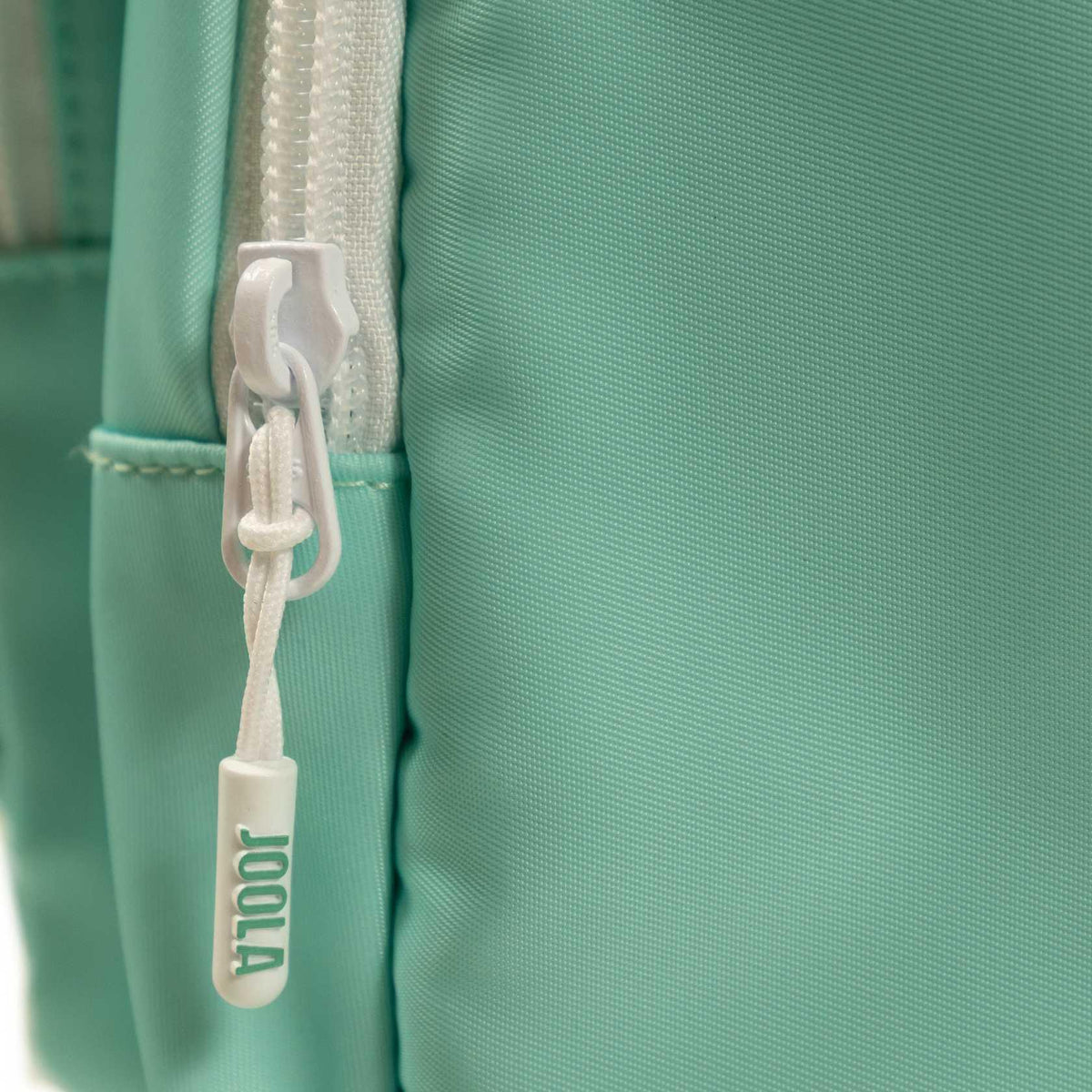 Joola Aria Small Duffle Bag zipper detail